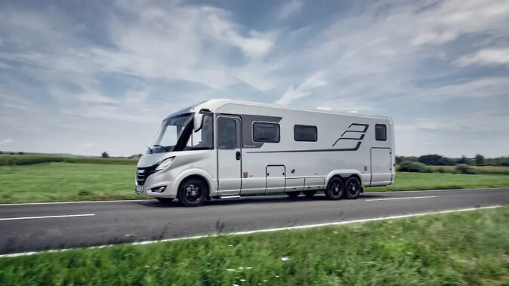 hymermobil-b-klasse-masterline-880-exterior-view-c-hymer-gmbh-und-co-kg-2