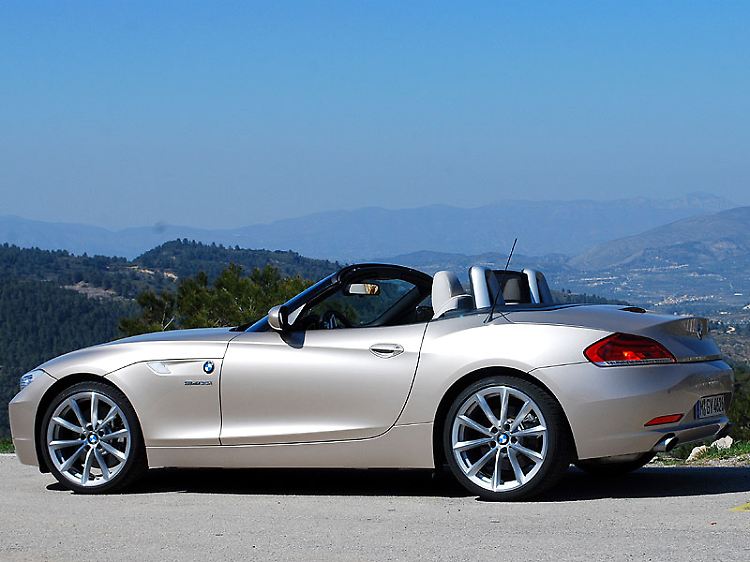 Gespaltene Persönlichkeit: Mit dem Z4 lässt es sich ebenso bequem cruisen wie rasant fahren.