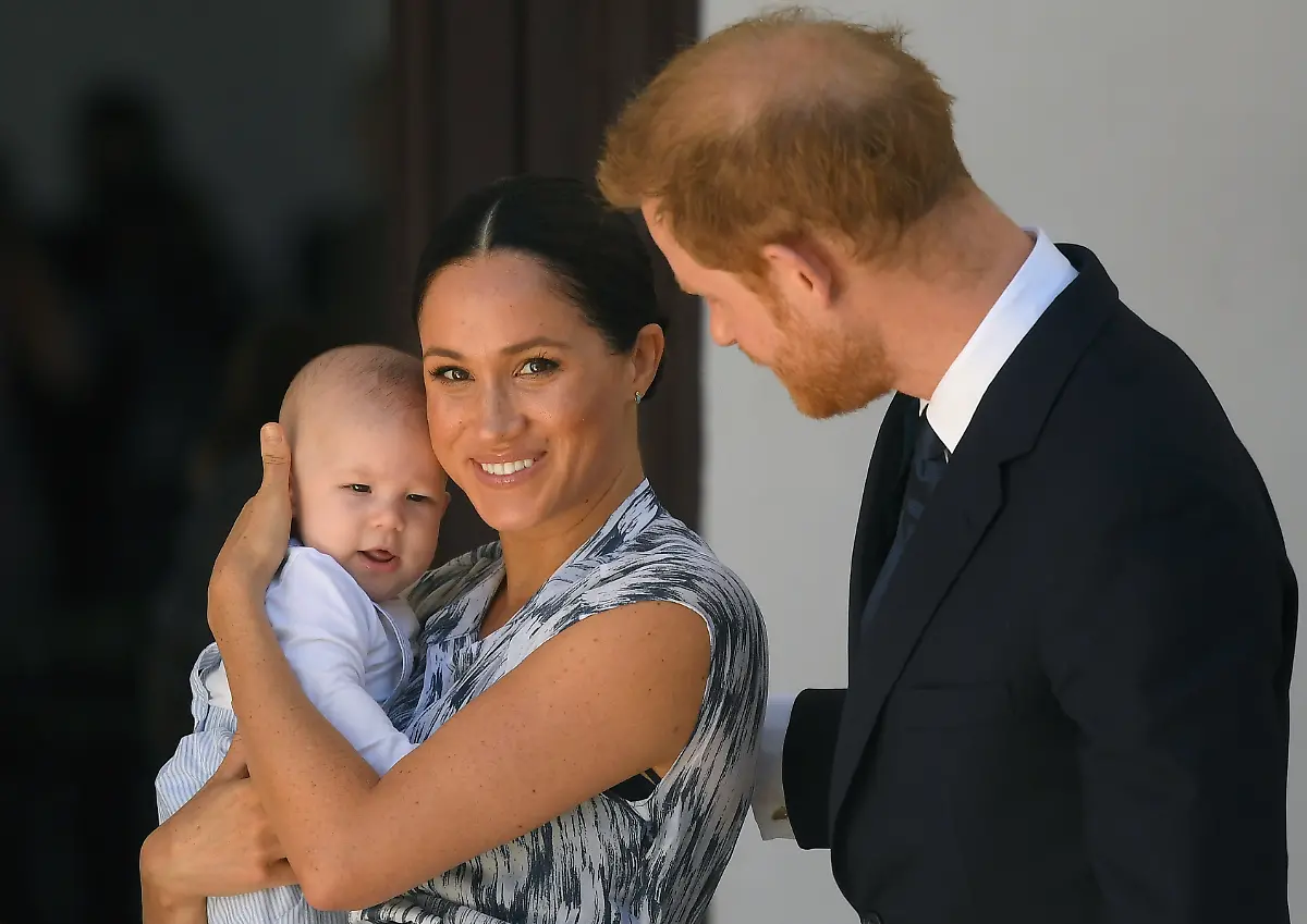 Archie-Meghan-und-Harry-wuenschen-frohe-Weihnachten