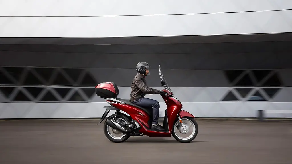 195863-2020-HONDA-SH125i