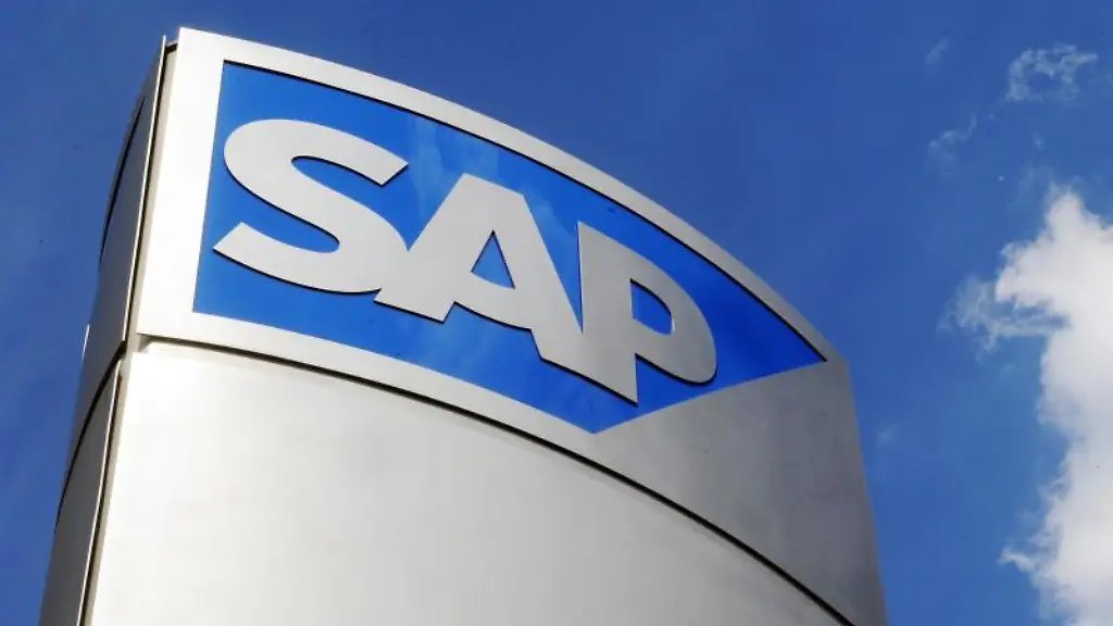 Das-Logo-von-SAP-ist-an-einem-Gebaeude-am-Konzernsitz-Walldorf-zu-sehen