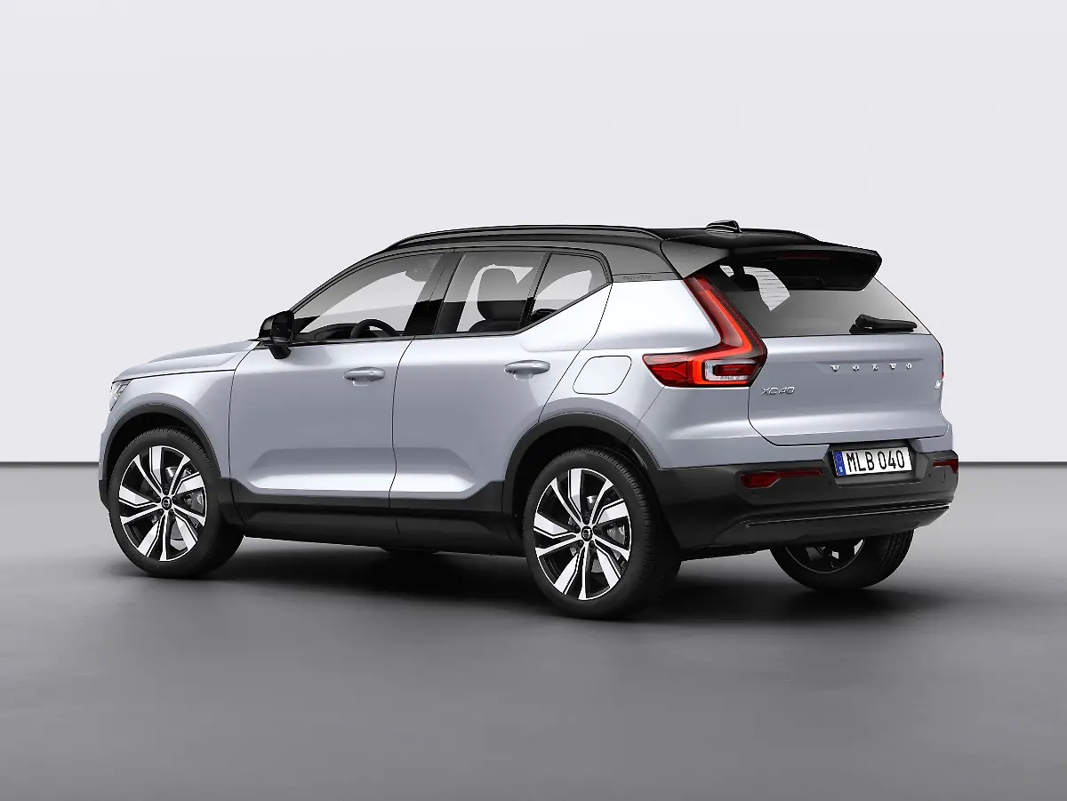 259193-Volvo-XC40-Recharge