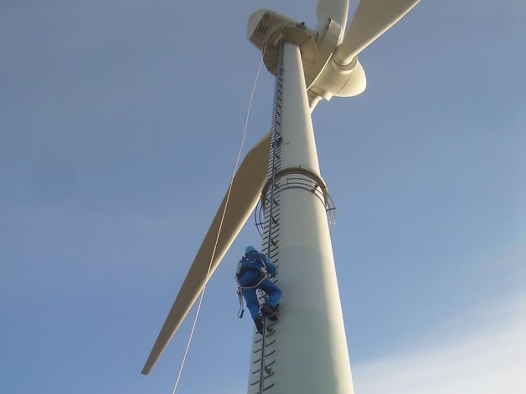Bei der Qualifizierung zum Servicemonteur für Windkraftanlagen geht’s hoch hinaus