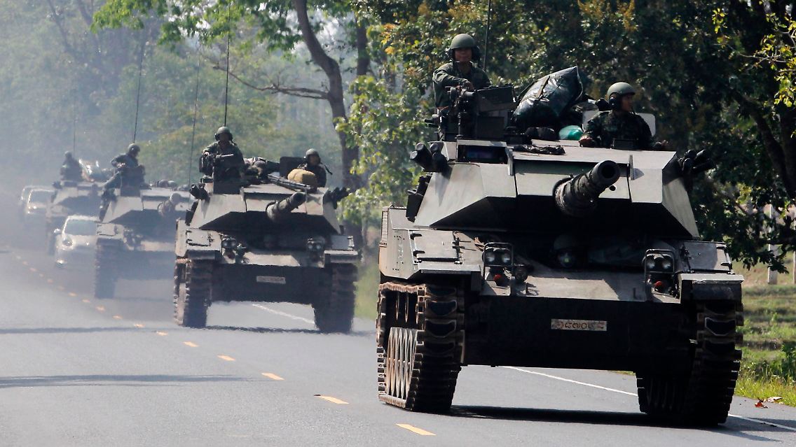Thailand lässt Panzer an der Grenze zu Kambodscha auffahren.