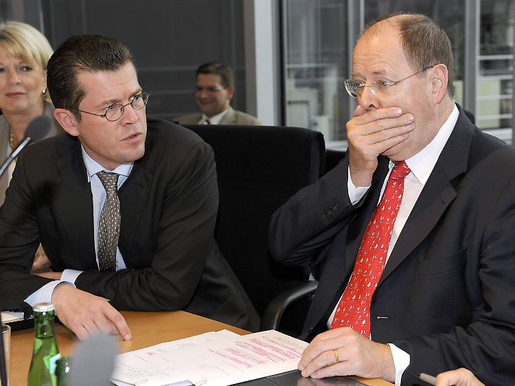 Nicht ganz einer Meinung: Wirtschaftsminister Guttenberg (li) und Finanzminister Steinbrück