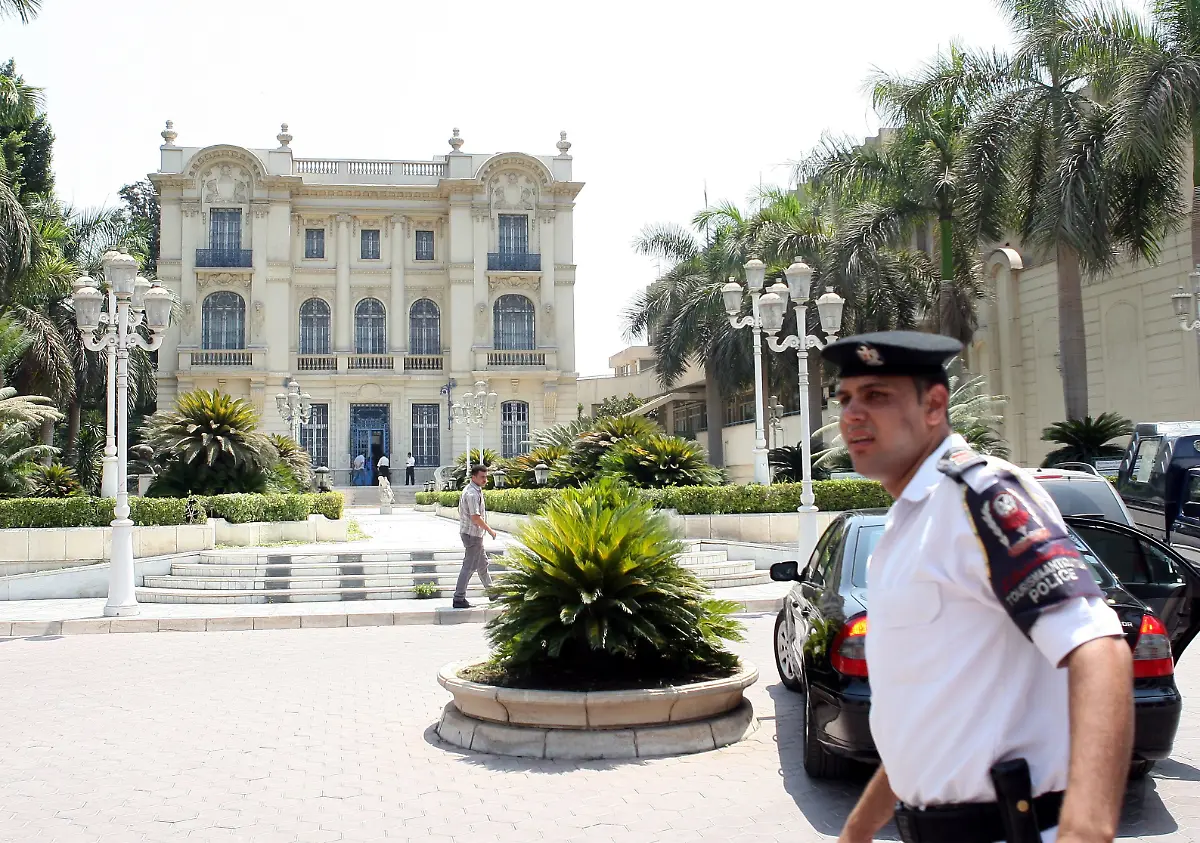 2010-van-Gogh-Kairo-Polizei