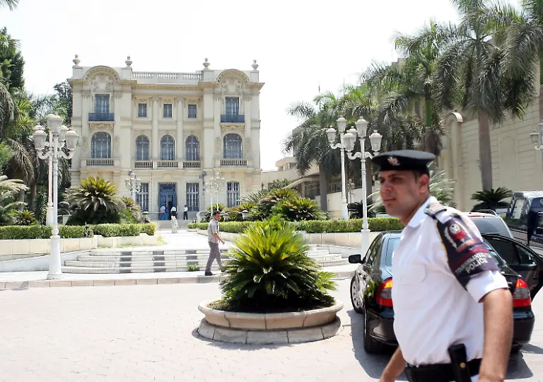 2010-van-Gogh-Kairo-Polizei