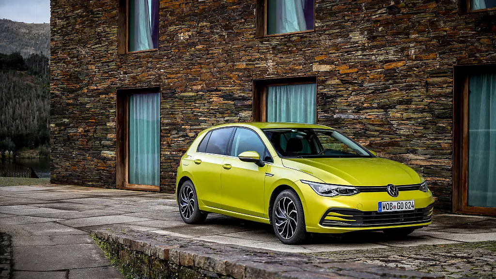 DB2019AU02043-medium