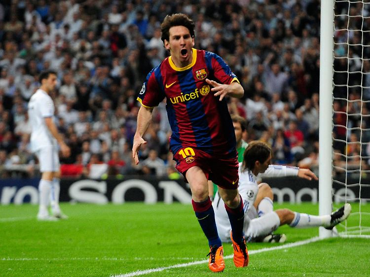 Mann des Spiels: Lionel Messi schoss im Madrider Bernabeu-Stadion zwei Tore - für Barcelona.