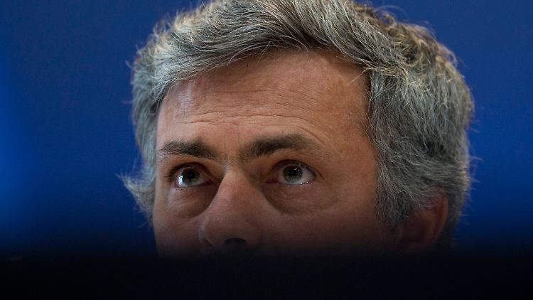 "Wenn ich zum Schiedsrichter und zu der Uefa sagen würde, was ich denke und fühle, würde meine Karriere heute enden": Jose Mourinho