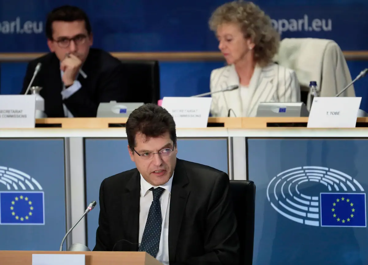 2ef03c9a2793ba87c012f85673aed493