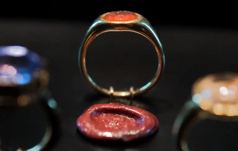 Die-Stuecke-haben-grossen-historischen-Wert-Wie-zum-Beispiel-der-Siegelring-Martin-Luthers