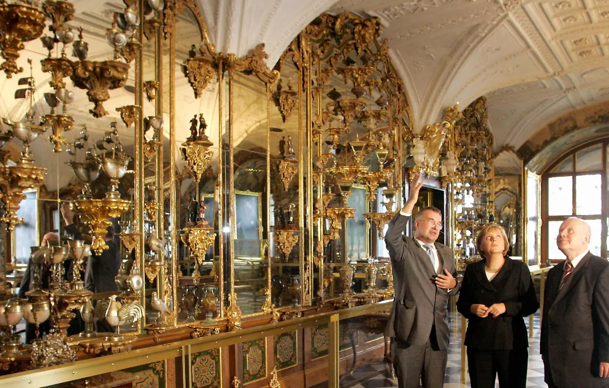 2006-hat-Angela-Merkel-das-Museum-nach-umfangreichen-Renovierungen-neu-eroeffnet-um-den-Staatsschatz-der-breiten-Oeffentlichkeit-zur-Verfuegung-zu-stellen