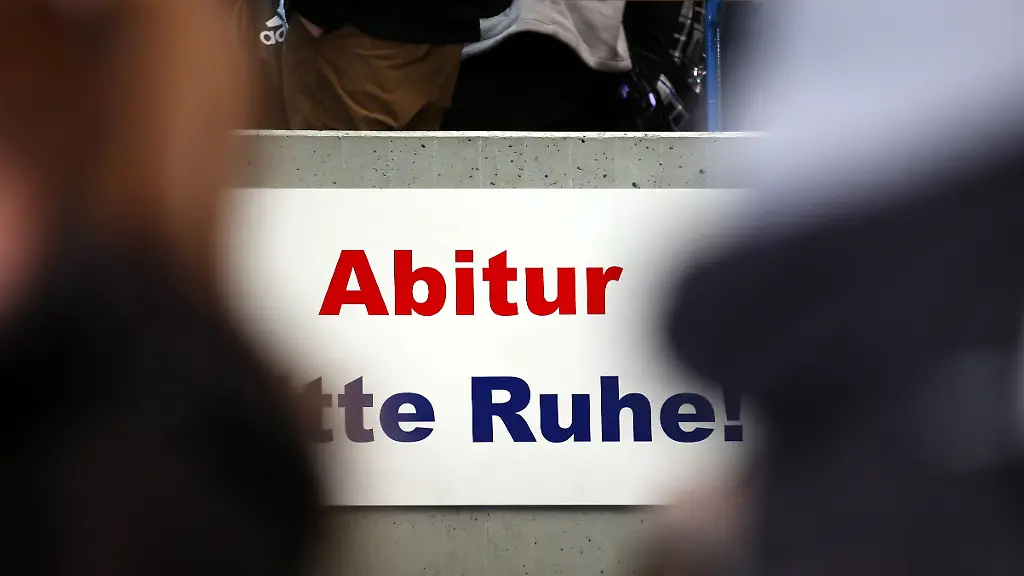 Ruhe-gab-es-fuer-den-jungen-Mann-wohl-seit-dem-Post-in-der-Pegida-Gruppe-nicht-mehr