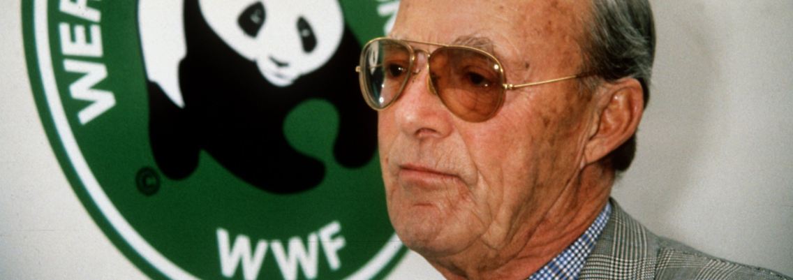 Prinz Bernhard der Niederlande, Gatte der ehemaligen niederländischen Königin Juliane und Vater der jetzigen Königin Beatrix, sammelte als erster Präsident der internationalen Umweltschutzorganisation World Wide Fund for Nature große Spendenbeträge.