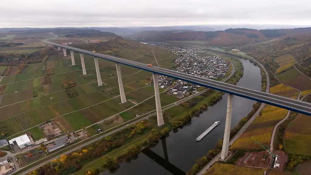 Nach-rund-acht-Jahren-Bauzeit-ist-die-Bruecke-fertig-geworden