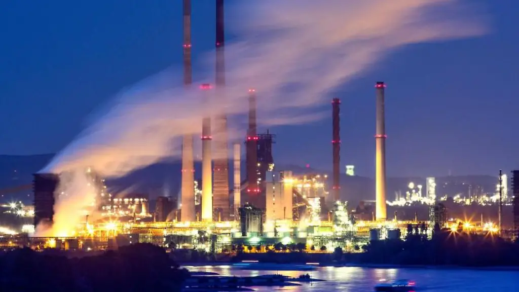 Mit-Hilfe-von-Wasserstoff-will-Thyssenkrupp-die-Stahlproduktion-sauberer-machen