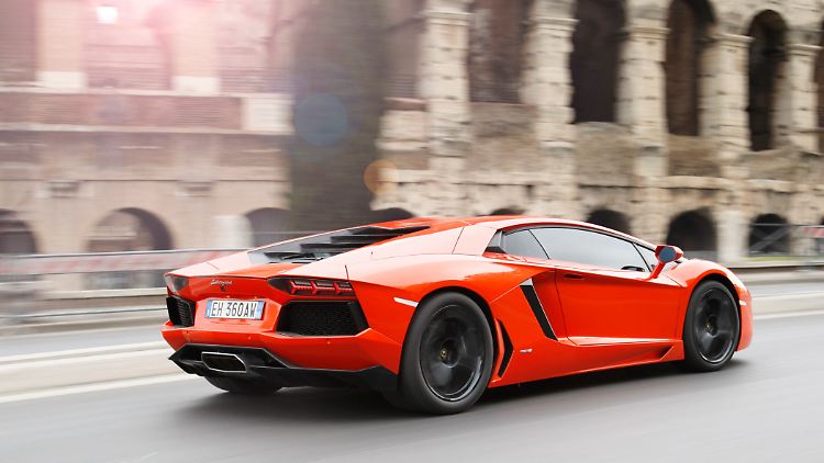 Der Aventador protzt mit 515 kW/700 PS und 690 Nm.