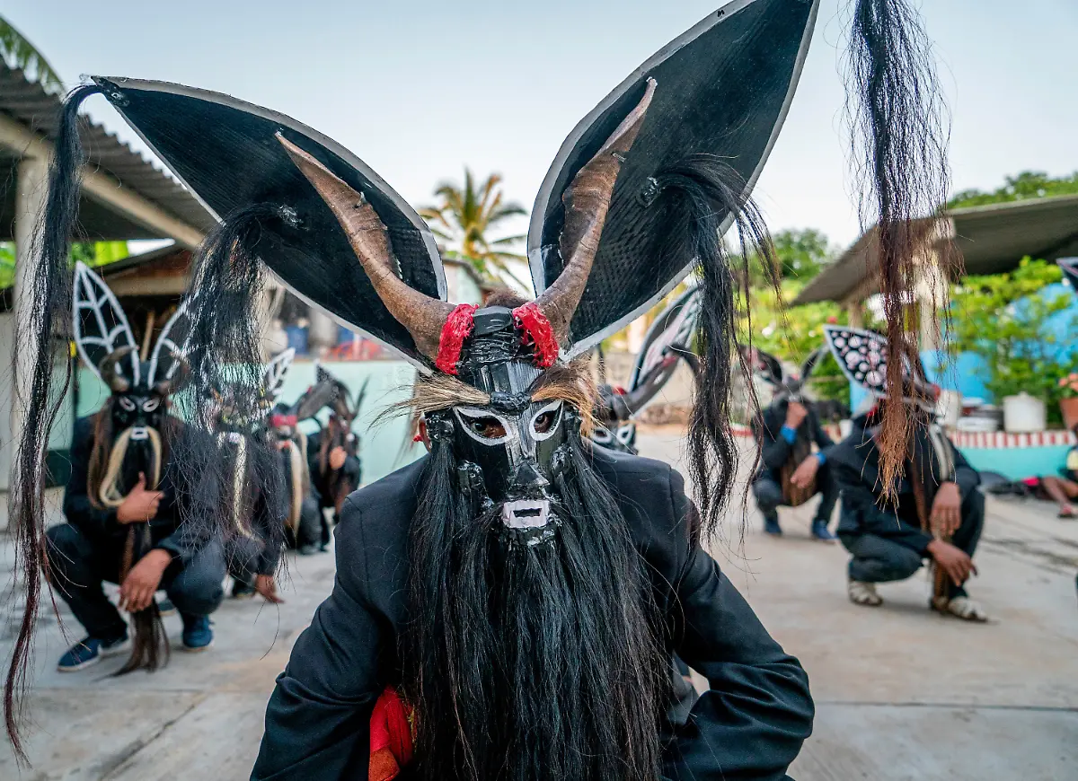 5b8bc3a55d13b80960f4a024ee5881f3