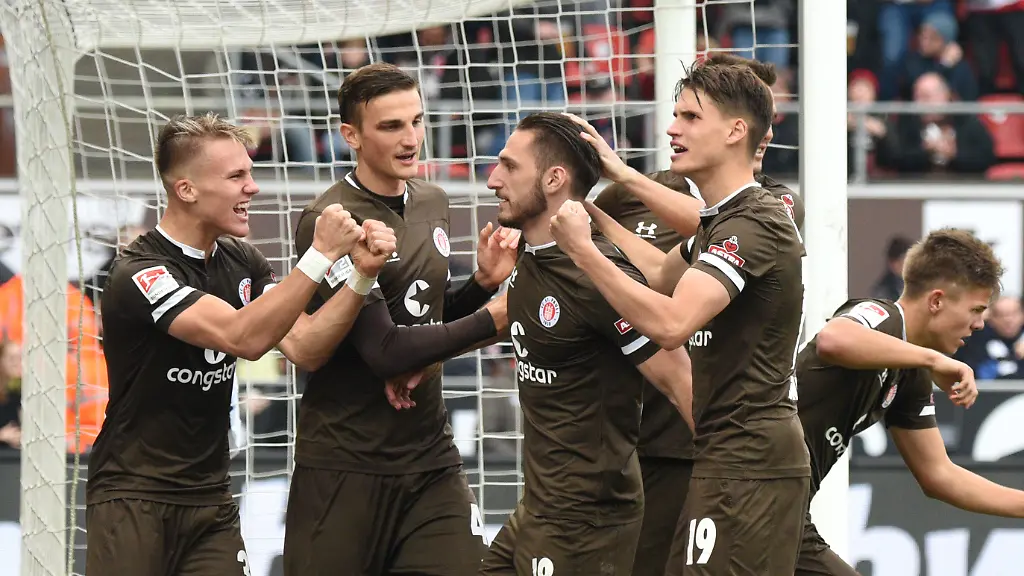 a5daf7933cb5accd35110a64245c1216