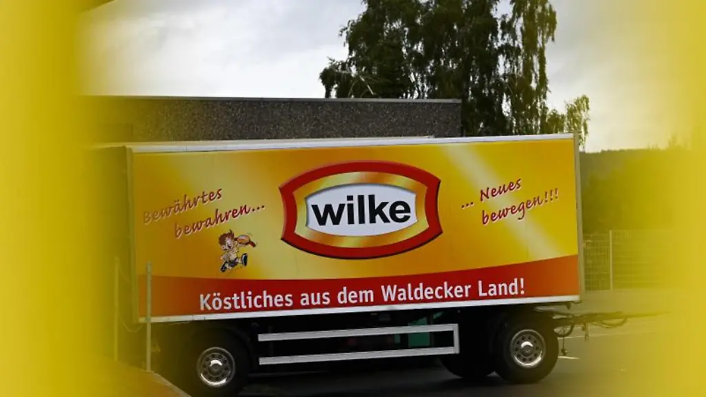 Ein-Firmen-LKW-Anhaenger-auf-dem-Werksgelaende-des-nordhessischen-Wurstherstellers-Wilke