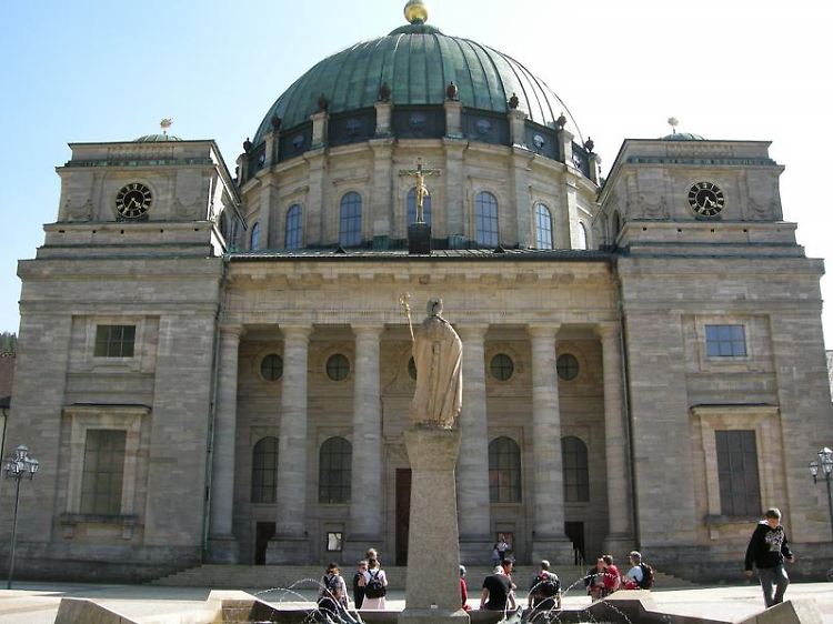St. Blasien punktet mit seinem 1781 fertiggestellten Dom - dessen Kuppel hat einen Durchmesser von 36 Metern und gilt als drittgrößte in Europa.