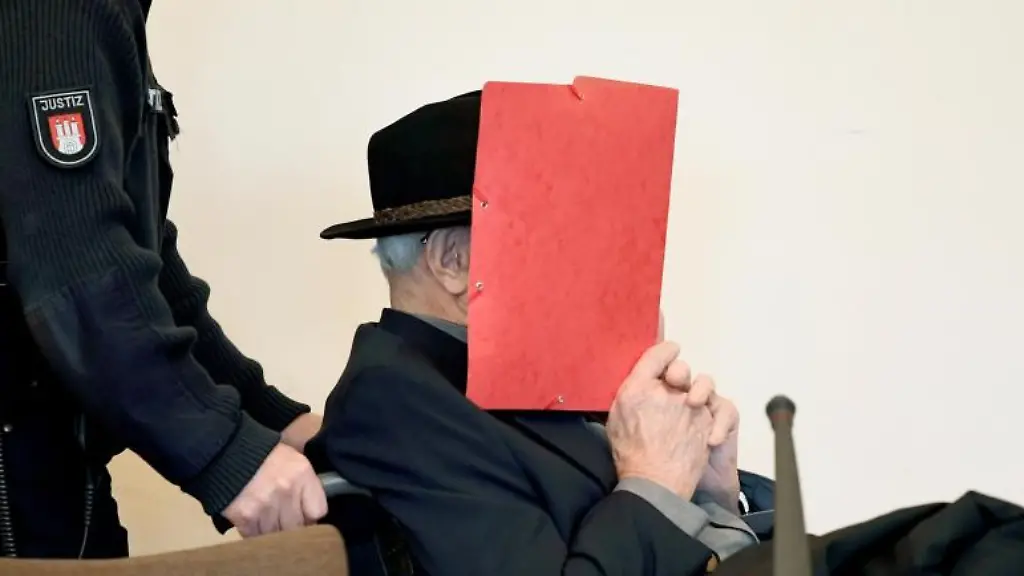 Der-ehemalige-SS-Wachmann-des-Konzentrationslagers-Stutthof-bei-Danzig-im-Landgericht-Hamburg