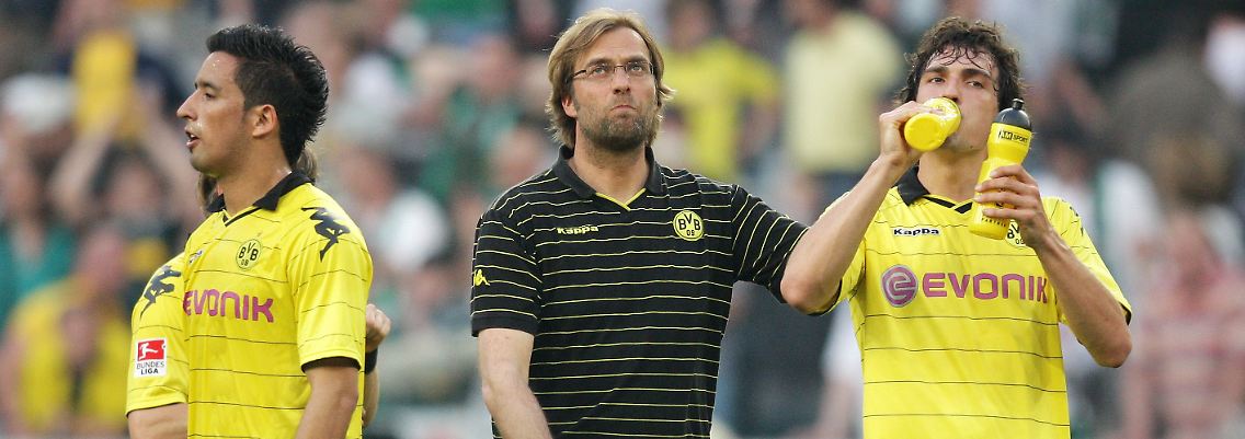 Vergangene Woche in Mönchengladbach: Borussia Dortmund verliert, Trainer Jürgen Klopp, Lucas Barrios und Mats Hummels sind wenig begeistert.