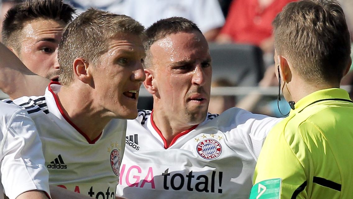 Schlechte Stimmung: Die Münchner Bastian Schweinsteiger und Franck Ribéry vergangene Woche in Frankfurt.