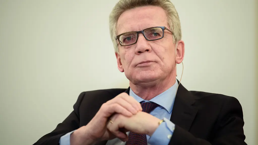 Knapp-100-Demonstranten-beteiligten-sich-an-der-Aktion-gegen-Ex-Bundesinnenminister-Thomas-de-Maiziere