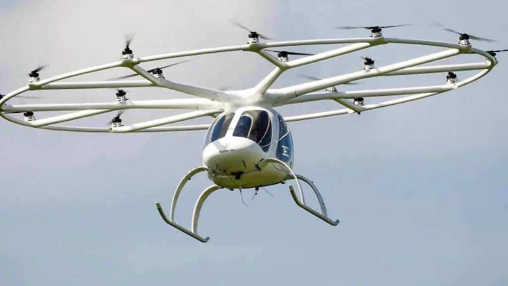 Ein-Volocopter-fliegt-durch-die-Luft