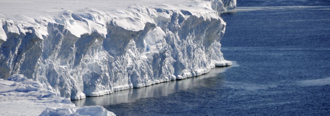 Die Schelfeiskante in der Atka-Bucht der Antarktis.