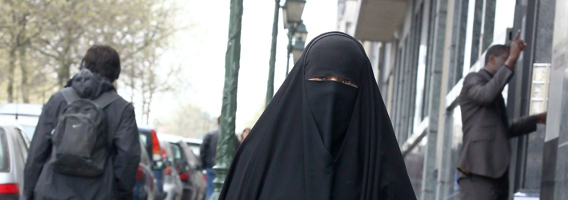Belgische Nikab-Trägerin in Brüssel.