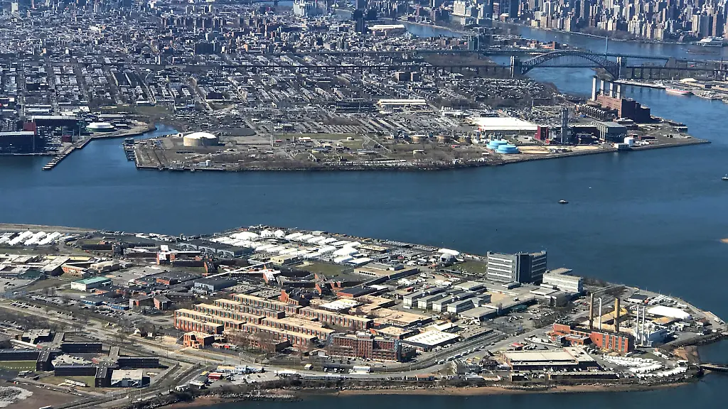 Prominente-Haeftlinge-wie-Rapper-Tupac-Shakur-und-Ex-IWF-Chef-Strauss-Kahn-sassen-bereits-in-Rikers-Island-ein