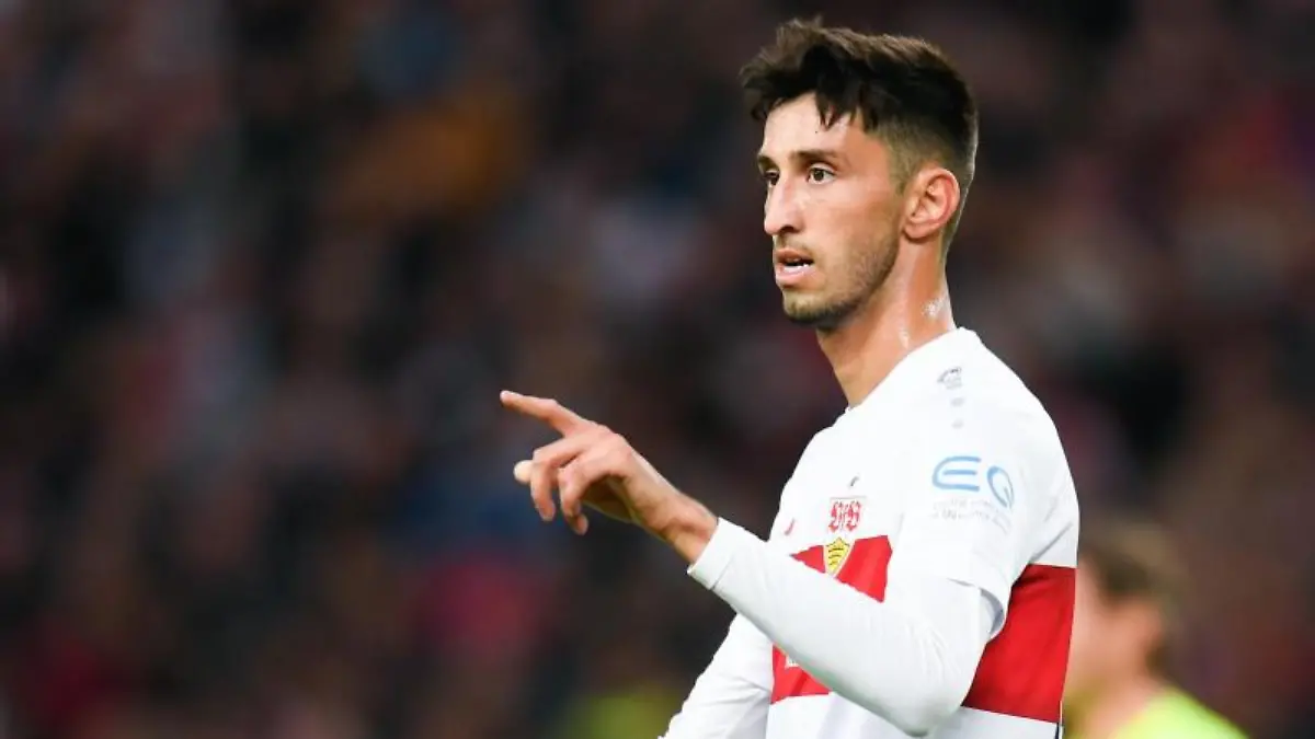 Atakan-Karazor-vom-VfB-Stuttgart-reagiert-waehrend-des-Spiels