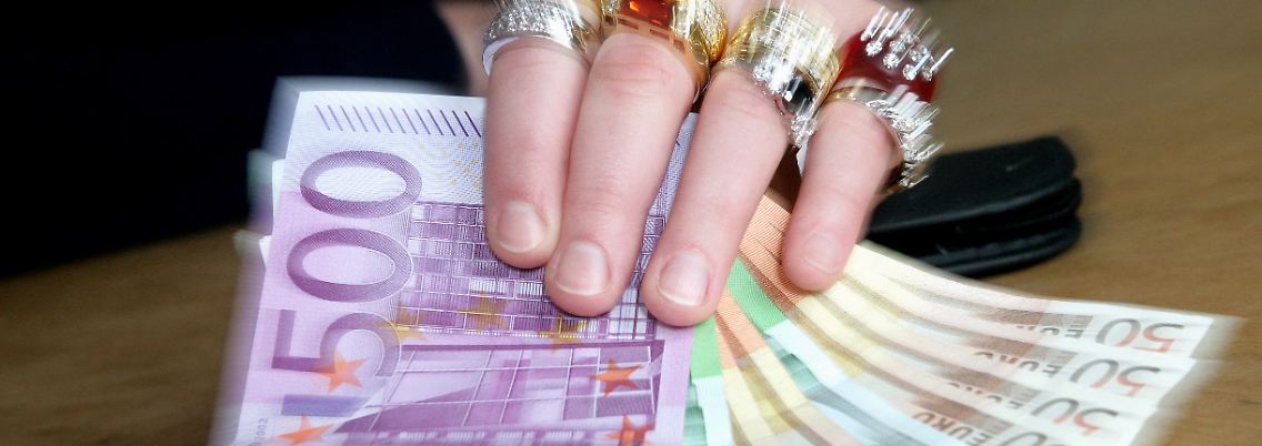 Reiche geben genug: Das zumindest sieht das Institut der Deutschen Wirtschaft so.