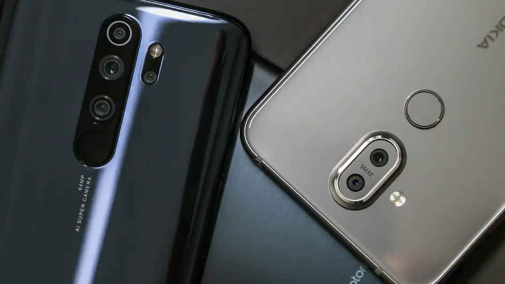 Die-besten-Smartphonesbis-zu-300-Euro