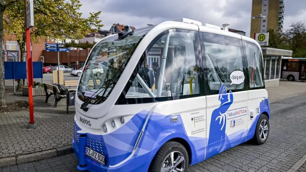 TaBuLa-steht-fuer-Testzentrum-fuer-automatisiert-verkehrende-Busse-in-Lauenburg