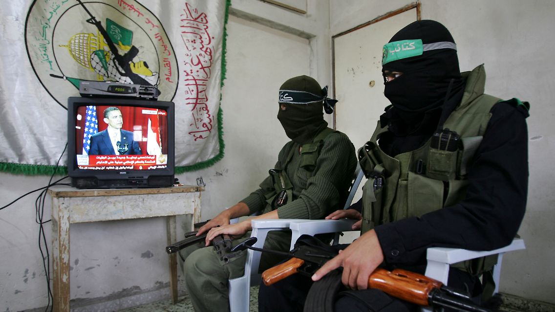 Selbst Kämpfer der radikalen Hamas sahen in Rafah im Gazastreifen die Rede im Fernsehen.
