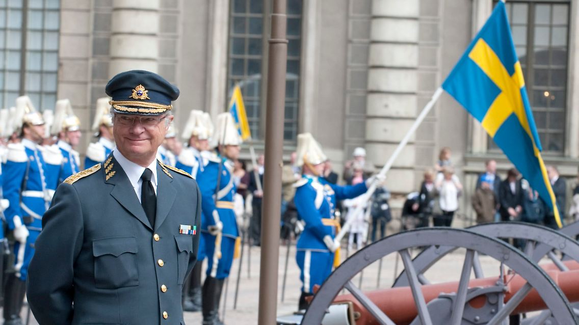 Schwedens König Carl Gustaf während der offiziellen Feierlichkeiten anlässlich seines 65. Geburtstages in Stockholm.
