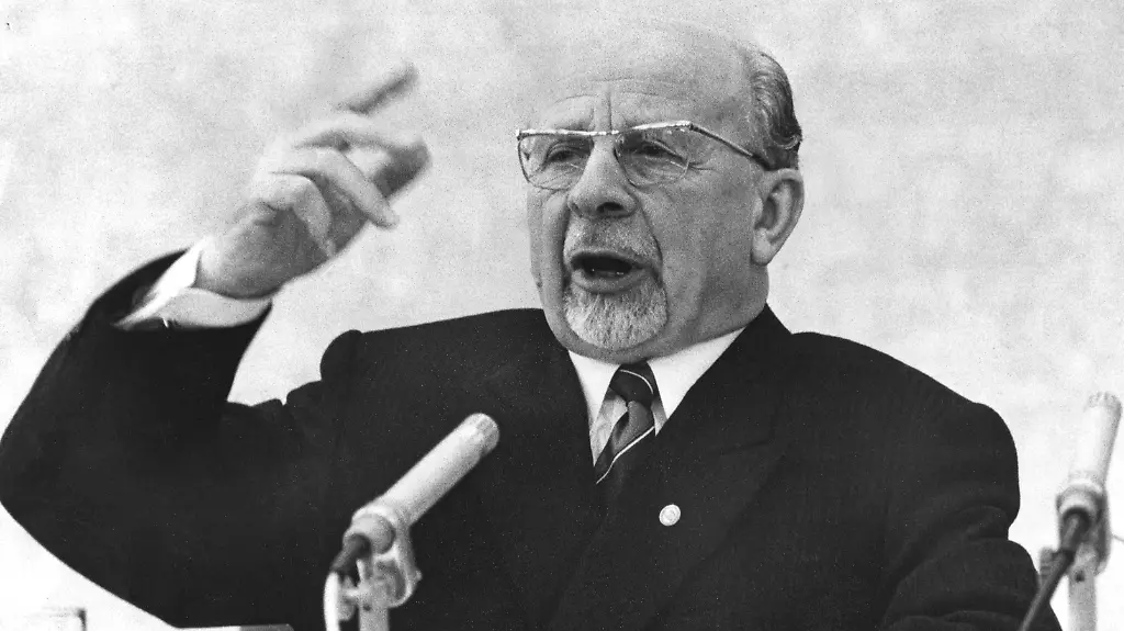 Walter-Ulbricht-war-in-den-1950er-und-60er-Jahren-der-starke-Mann-in-der-DDR