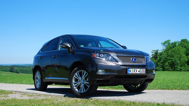 Nicht zu übersehen: Der Lexus RX 450h zeigt sich selbstbewußt.