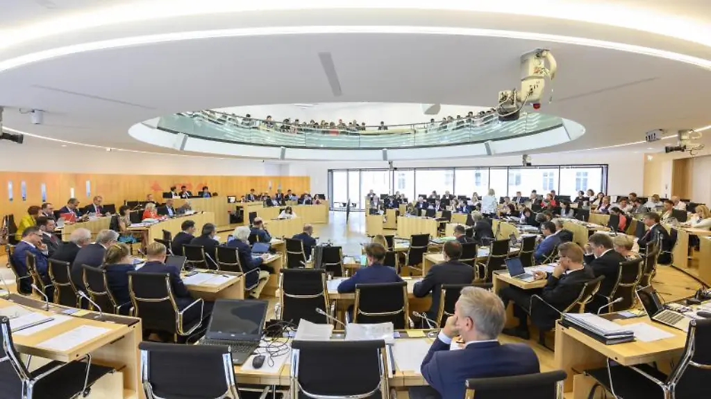 Plenarsitzung-des-Hessischen-Landtags