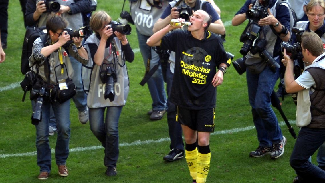 Von der Südtribüne auf den Rasen: Kevin Großkreutz lebt mit Borussia Dortmund seinen Fußballtraum.