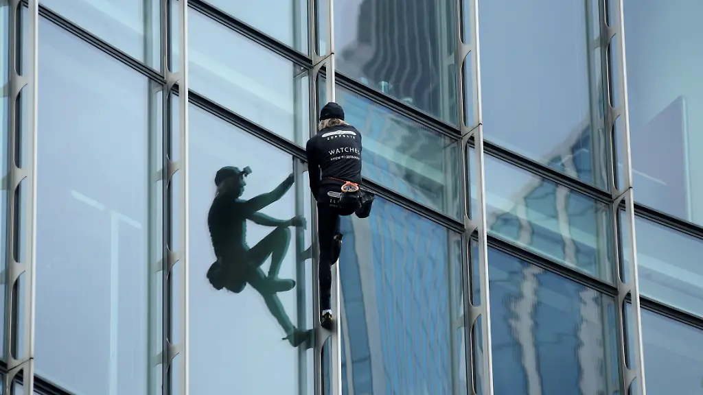 776ca2dd77747f9cb2c32fa345cd523e