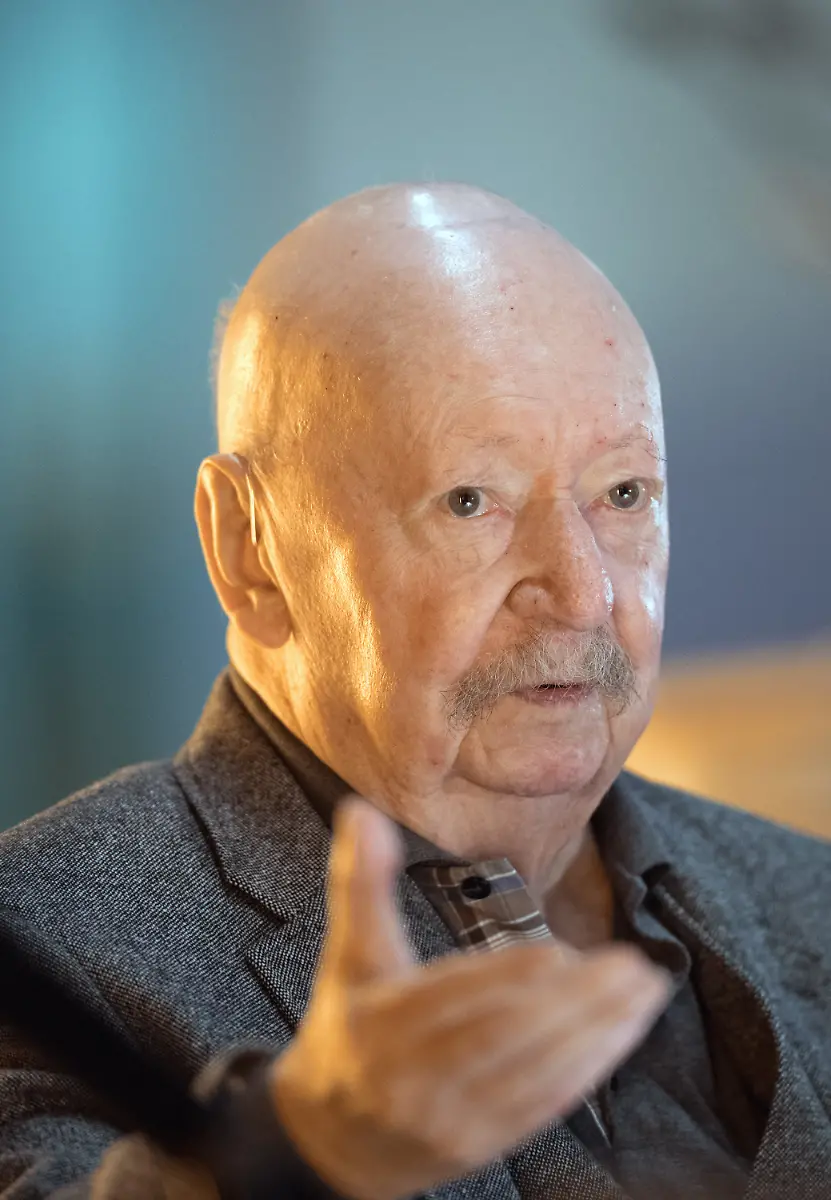 8d330a7cb32d11671f432e381a553240