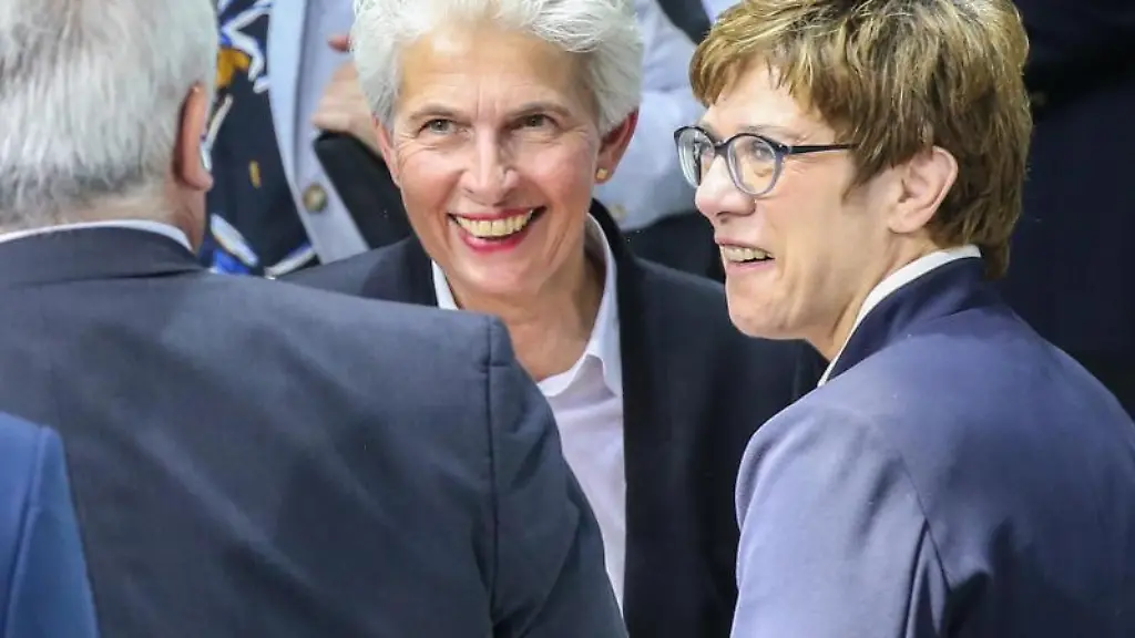 Annegret-Kramp-Karrenbauer-CDU-und-Marie-Agnes-Strack-Zimmermann-FDP