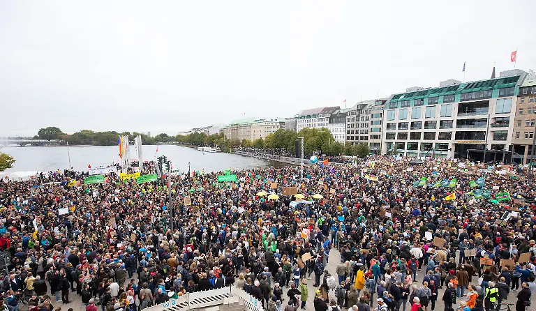 a90681449b9355d5cb59e7cab45228e0