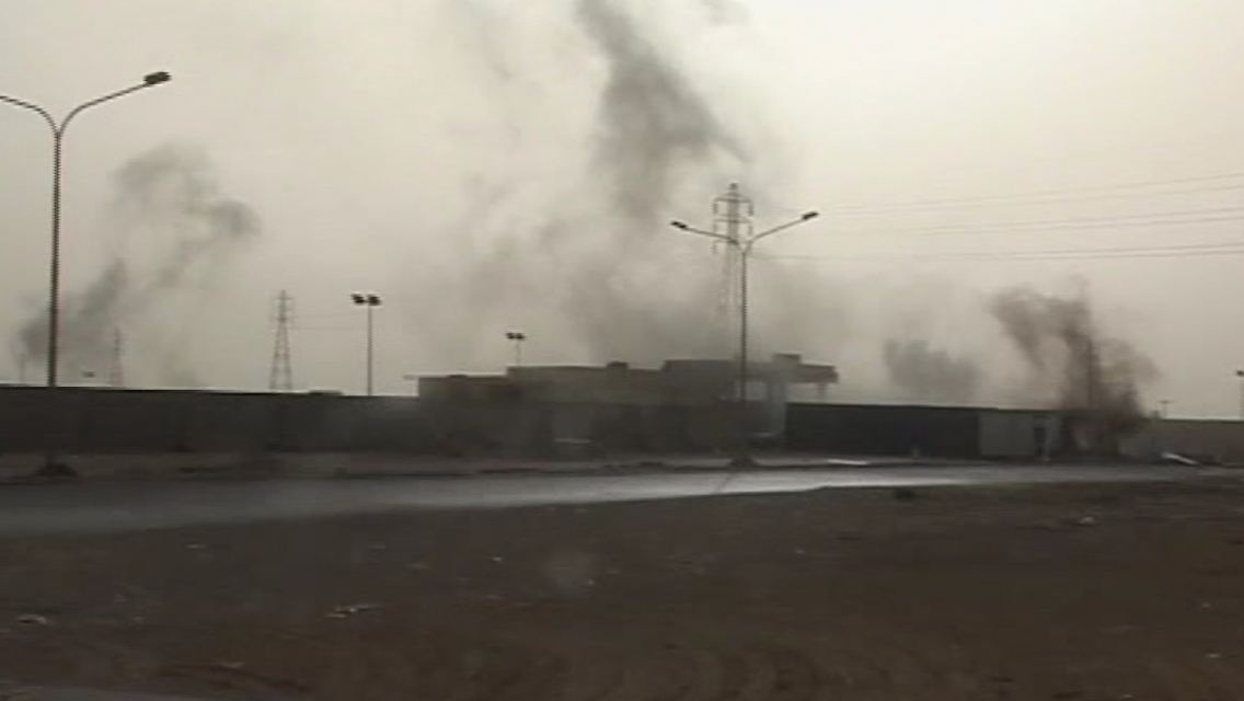 Das Foto zeigt brennende Docks in Misrata.