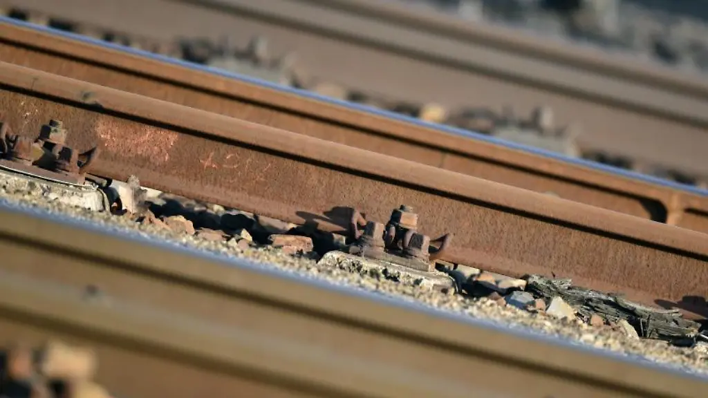 Ein-Teil-der-Gleisanlage-der-Deutschen-Bahn-ist-zu-sehen